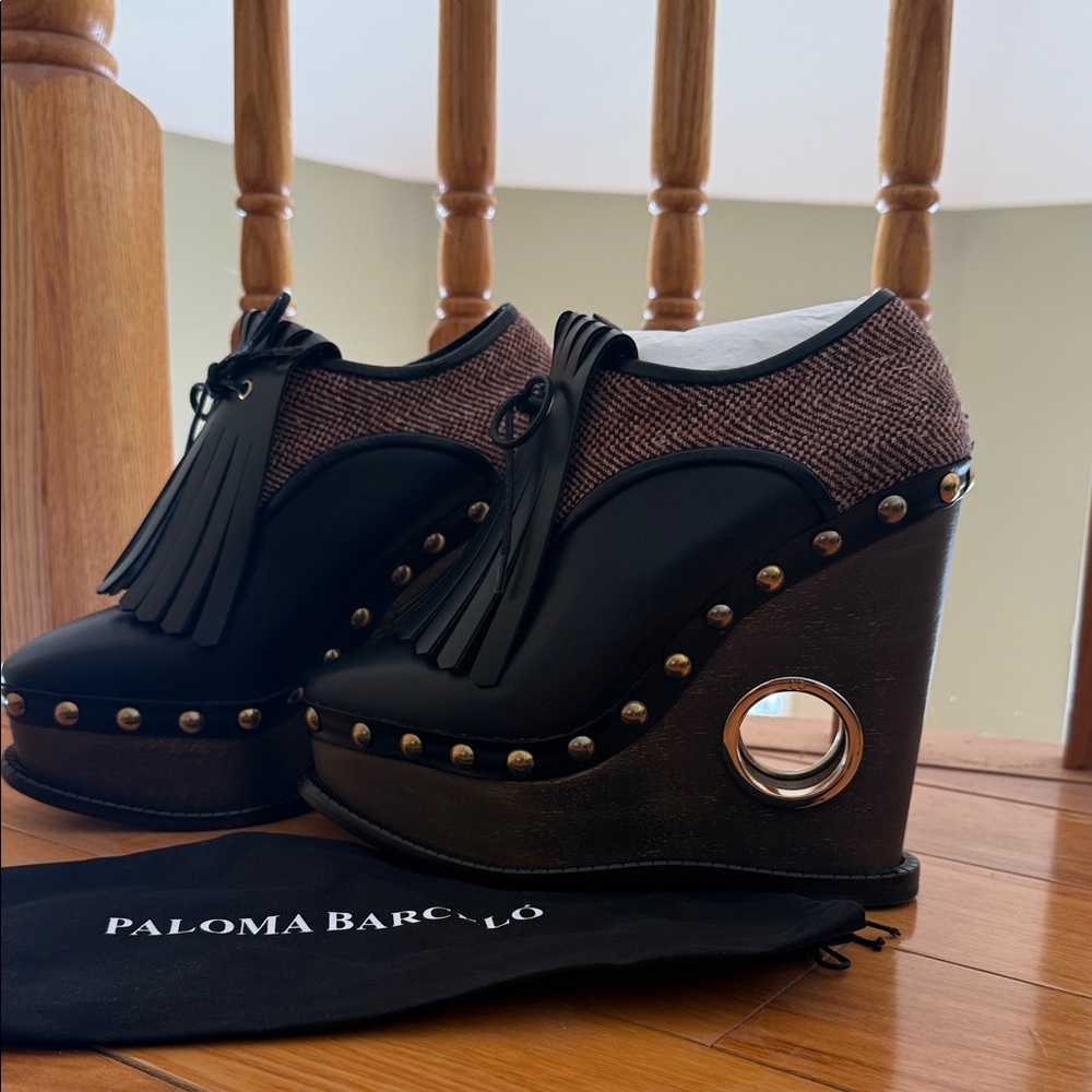 Paloma Barcelo Black and Brown Wedges with Tassel Detail